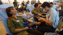 Gần 300 đoàn viên thanh niên Công an hiến máu tình nguyện 