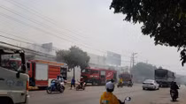 Cháy lớn xưởng cơ khí ở Bình Dương