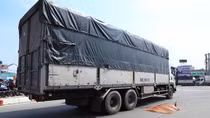 Đi đám giỗ, hai cụ ông bị xe tải cán thương vong