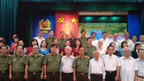 Gặp mặt, tặng quà Tết cán bộ lãnh đạo hậu cần, kỹ thuật đã nghỉ hưu