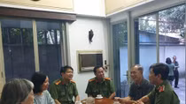 Thứ trưởng Nguyễn Văn Sơn thăm, chúc Tết gia đình các đồng chí nguyên lãnh đạo Bộ Công an