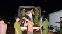 Bắt đối tượng ma túy, phát hiện số USD "khủng"