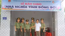 Trao nhà nghĩa tình đồng đội cho cán bộ có hoàn cảnh khó khăn