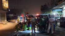 Tông vào đàn trâu, nam thanh niên ngã xuống đường tử vong
