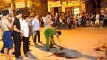 Nghi án nam thanh niên bị cắt cổ chết trên đường