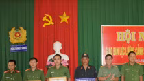 Khen thưởng các tập thể, cá nhân lập thành tích trong tấn công tội phạm