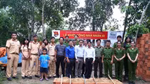 Xây dựng nhà nhân ái cho người dân nghèo