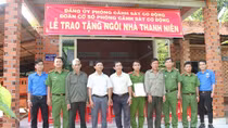 Trao nhà thanh niên cho chiến sĩ Công an khó khăn