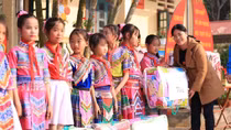 Tuổi trẻ Bình Dương vượt hàng nghìn km mang áo ấm đến trẻ em nghèo Tây Bắc