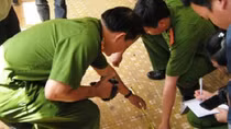 Truy bắt kẻ đâm sau lưng vợ gây thương tích nặng
