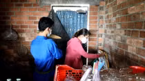 Khởi tố đối tượng đâm chủ quán, cướp tài sản