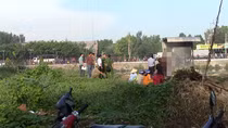 Nghi án người đàn ông treo cổ chết bên bốt điện