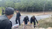 Cảnh sát cơ động với nhiều hoạt động thấm đượm tình quân dân