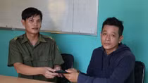 Người dân xúc động, cảm ơn Công an viên không tham của rơi
