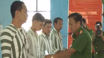 Hơn 110 phạm nhân được hỗ trợ kinh phí về quê đón Tết