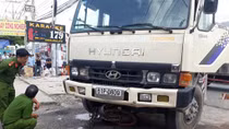 Về gần nhà, người phụ nữ bị xe ben cán tử vong