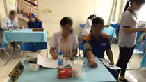 Xung quanh vụ nhân viên tạp vụ “khám bệnh” người lao động 