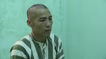 Dùng kéo đâm cổ bạn để cướp xe