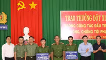 Khen thưởng đột xuất 2 tập thể xuất sắc phá nhiều chuyên án