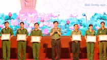 Khen thưởng tập thể, cá nhân phá hai chuyên án đặc biệt nghiêm trọng