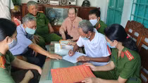 Công an Bình Dương ra quân phát 1000 tờ rơi phòng chống tội phạm