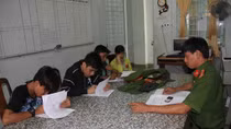 Xử phạt nhóm đối tượng mặc trang phục CAND “khoe” trên mạng