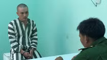 Vợ chồng hờ dùng bình xịt hơi cay bán ma túy đá
