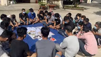 20 con bạc bị bắt cùng gần 300 triệu đồng