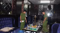 Phát hiện 20 “nam thanh, nữ tú” chơi ma túy tại Karaoke Gold 611