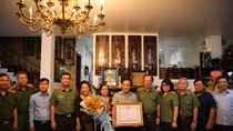 Trao Huân chương Quân công hạng Nhất tặng Thượng tướng Bùi Quang Bền