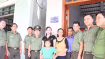 Trao nhà đồng đội cho gia đình cán bộ Công an đã từ trần
