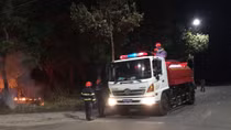 Kịp thời dập tắt đám cháy “đe dọa” nhiều hộ dân