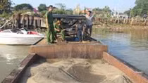Phát hiện 3 ghe bơm hút cát trái phép sông Thị Tính