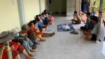  17 đối tượng "cào bài" thắng thua bằng tiền tại nhà riêng