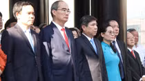 Lãnh đạo và người dân TP Hồ Chí Minh dâng hương Quốc Tổ Hùng Vương