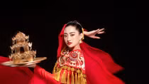 Hoa hậu Lương Thuỳ Linh mang điệu múa mâm đến Miss World