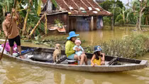 Triển lãm ảnh “Hướng về miền Trung”