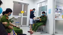 Ba chiến sĩ công an hiến máu trong đêm cứu sản phụ bị băng huyết