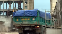 Ngang nhiên múc trộm đất đồi lẫn cao lanh đi bán cho nhà máy gạch