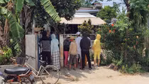 Ông ngoại phát hiện cháu nằm chết trước sân nhà