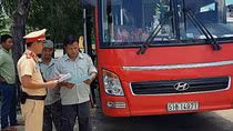 Tài xế xe khách sử dụng giấy phép lái xe giả giá 5 triệu đồng