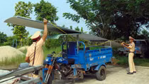 Quảng Nam xử lý nghiêm xe 3 bánh gắn máy chở hàng cồng kềnh