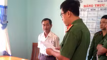 Thầy giáo giở trò đồi bại với học sinh
