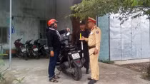 Xử lý nghiêm người đi môtô, xe gắn máy vi phạm an toàn giao thông