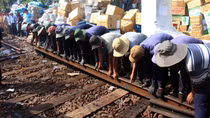 Thông tuyến đường sắt Bắc - Nam đoạn qua ga Núi Thành
