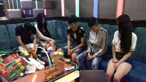 Hàng chục đối tượng “phê” ma túy trong quán karaoke