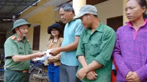 Sẻ chia khó khăn với bà con vùng lũ quét, sạt lở núi