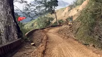 Thông tuyến vào xã bị cô lập tại Quảng Nam