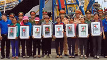 Tuổi trẻ CAND về với bà con miền biển