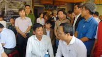 Thăm hỏi gia đình các nạn nhân vụ chìm ghe khiến 6 người tử vong